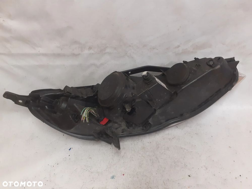 .  PRZOD PRZEDNIA LAMPA PEUGEOT 407 SEDAN KOMBI XENON USZKODZONA - 6