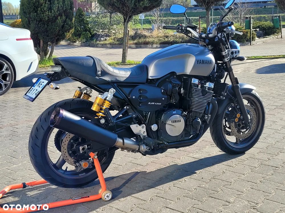 Yamaha XJR - 18