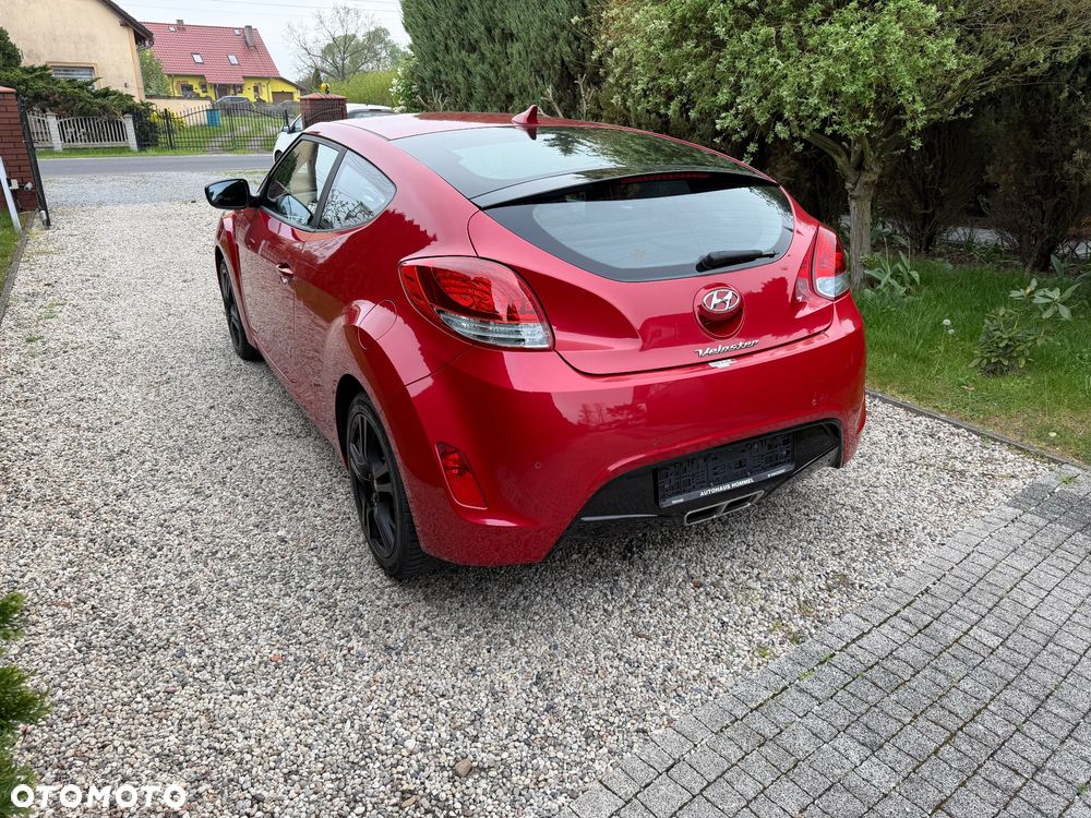 Hyundai Veloster - 4