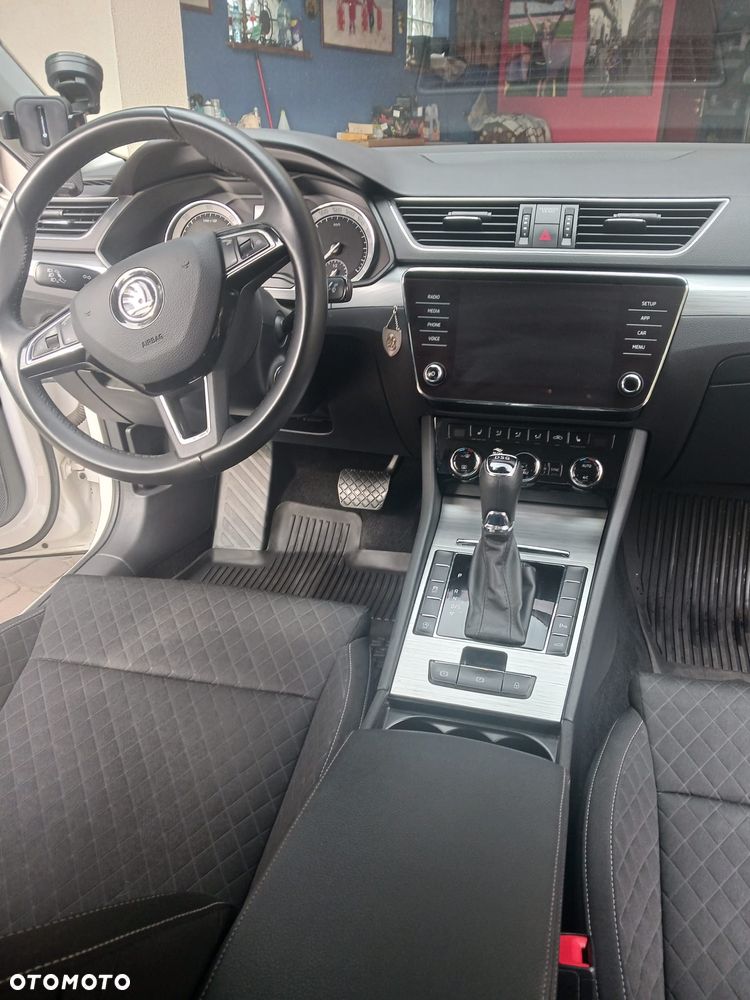 Skoda Superb 2.0 TDI Sportline DSG - 27