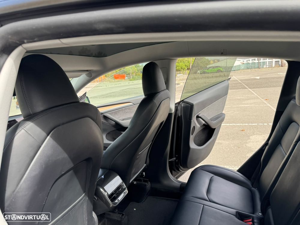 Tesla Model Y Performance Dual Motor AWD - 11