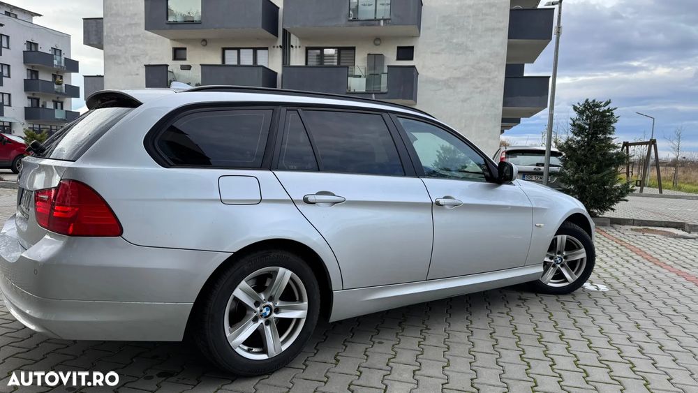 BMW Seria 3 320d DPF Touring Aut. - 5