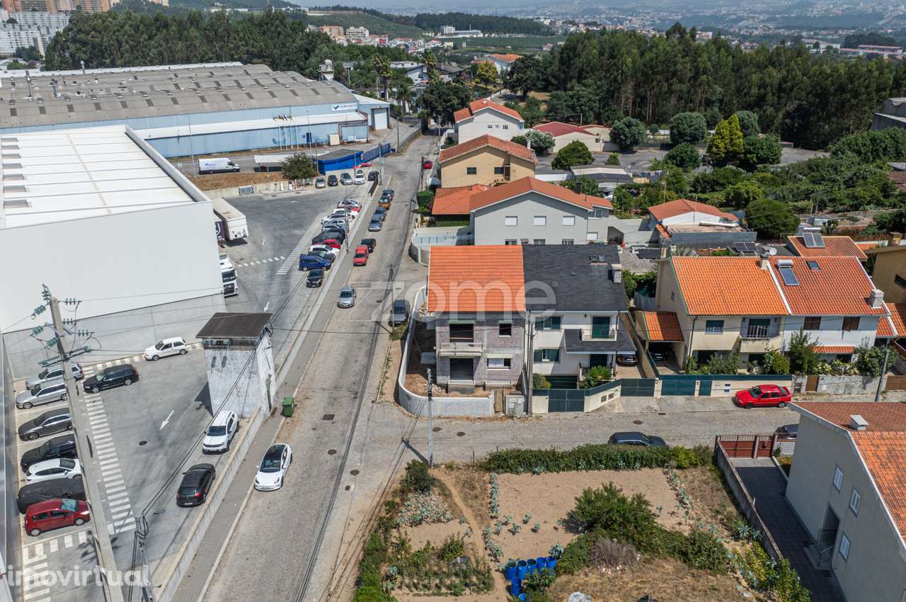 Terreno com Moradia em Construção T3 - Pedroso, Vila Nova de Gaia - Grande imagem: 4/24