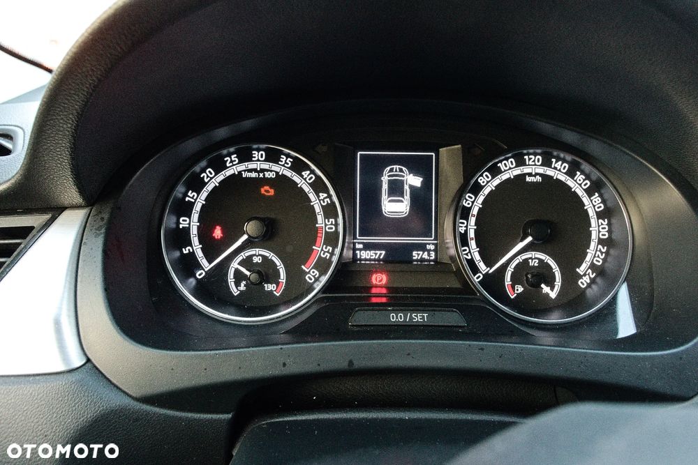 Skoda RAPID 1.6 TDI DPF Ambition - 19