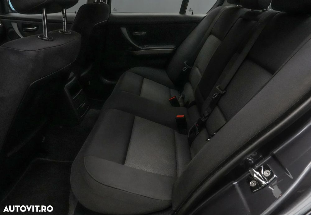 BMW Seria 3 318i - 15