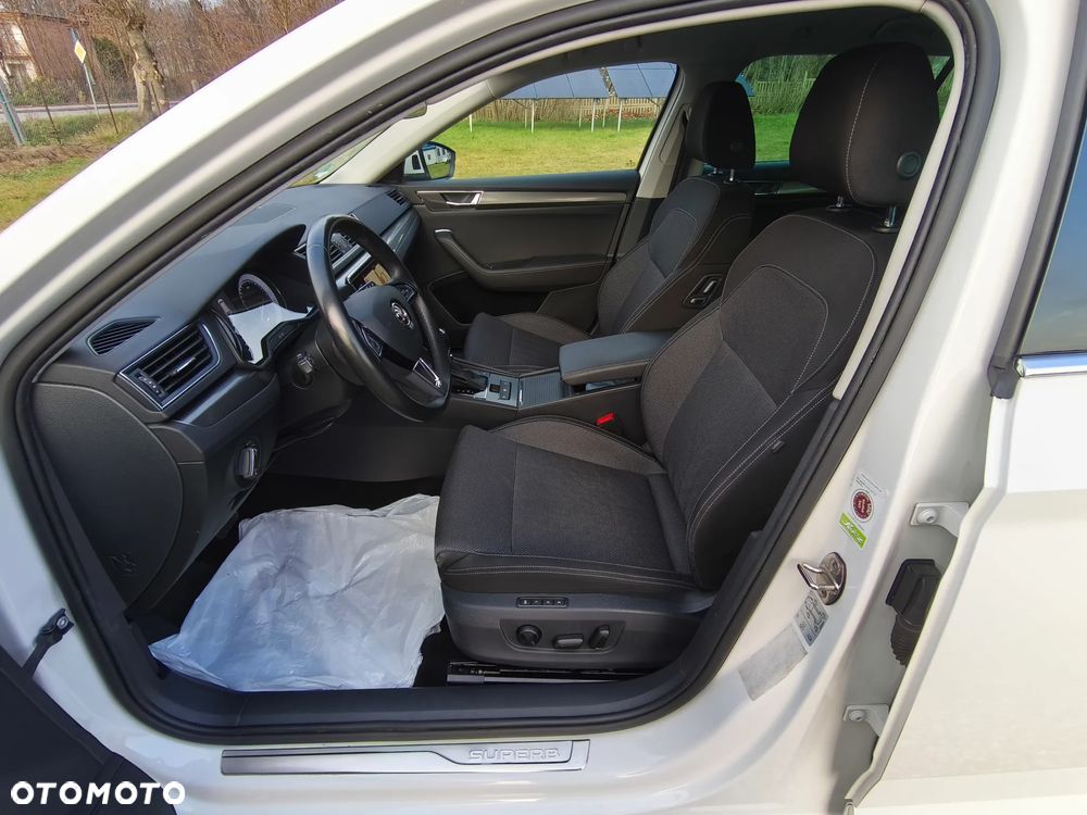 Skoda Superb 2.0 TDI DSG Ambition - 27