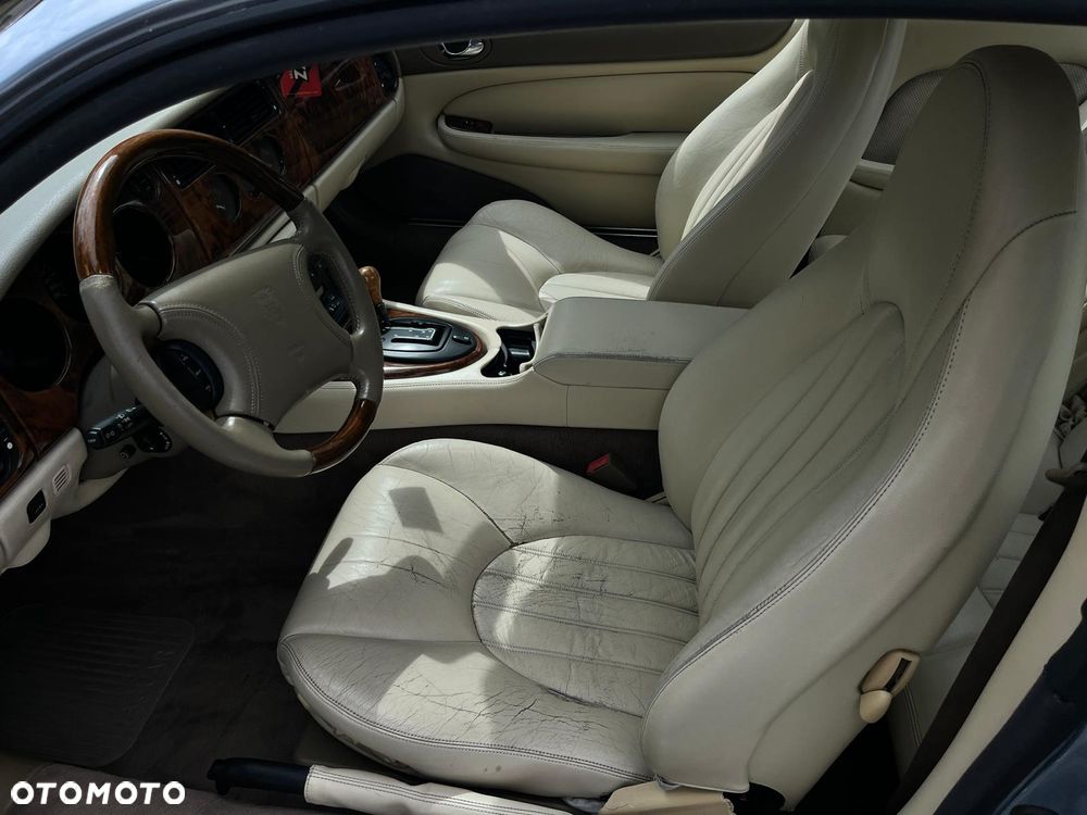 Jaguar XK8 - 11