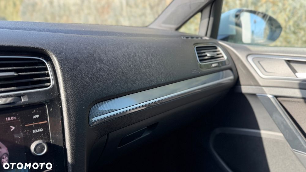 Volkswagen Golf - 28