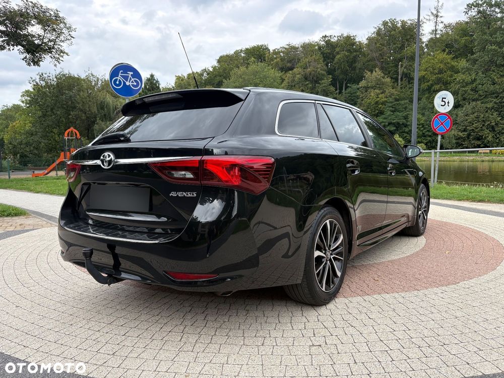 Toyota Avensis Touring Sports 1.8 Team Deutschland - 13