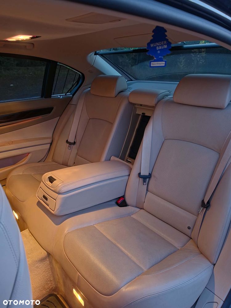 BMW Seria 7 740i L - 6