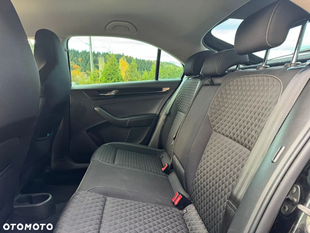 Skoda RAPID 1.0 TSI Style - 12