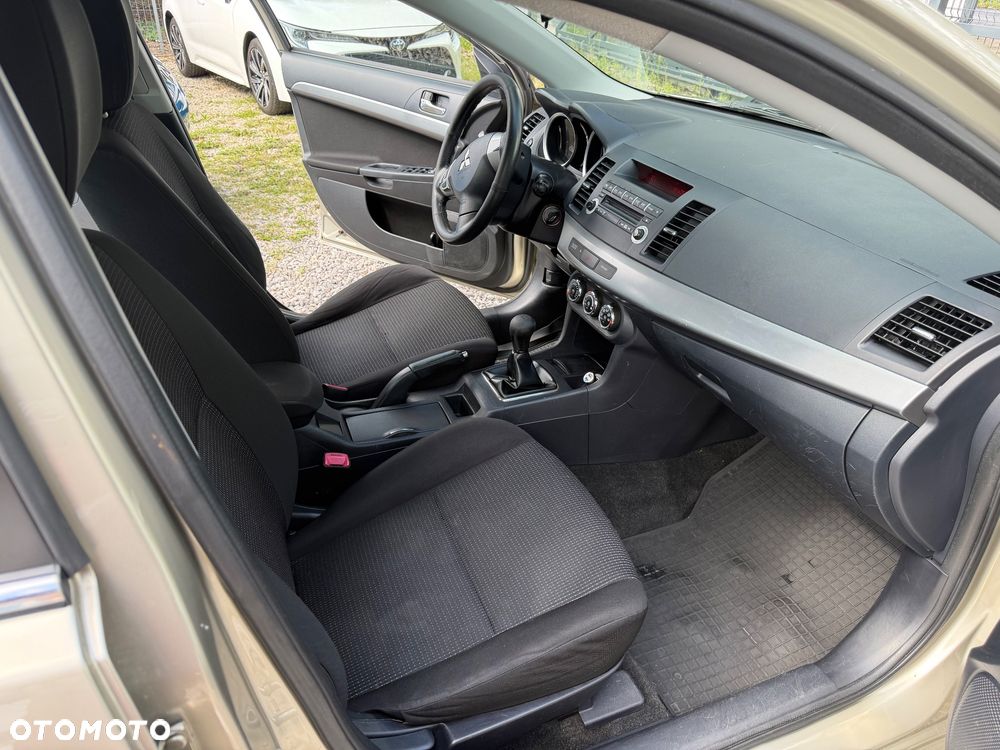 Mitsubishi Lancer 1.6 Intense - 8
