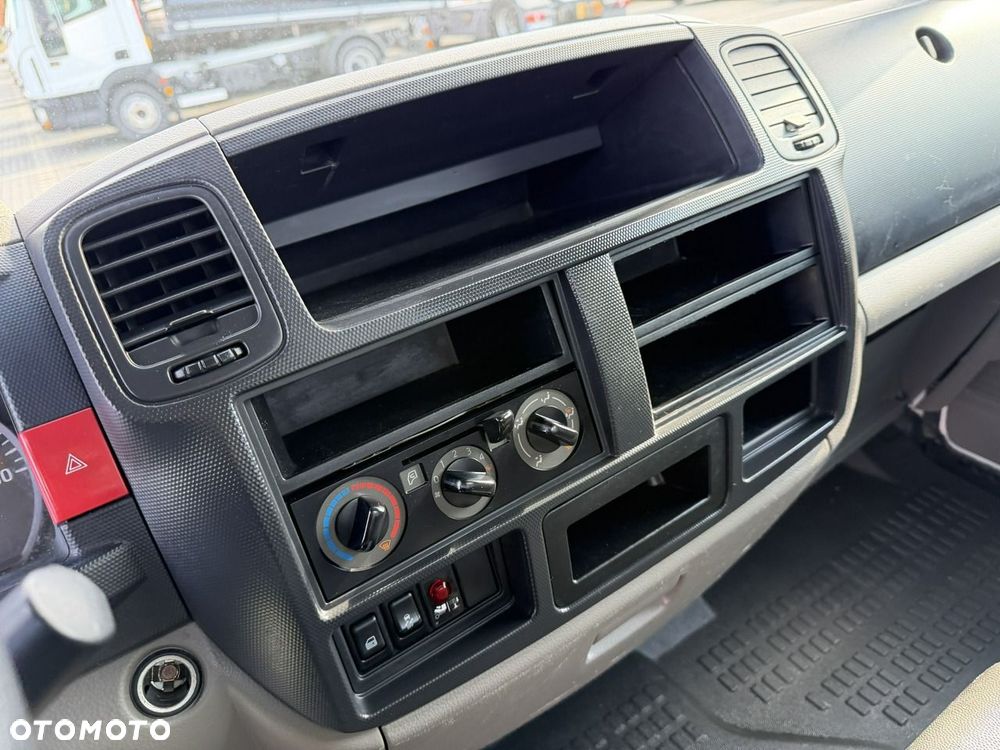 Nissan Cabstar - 27