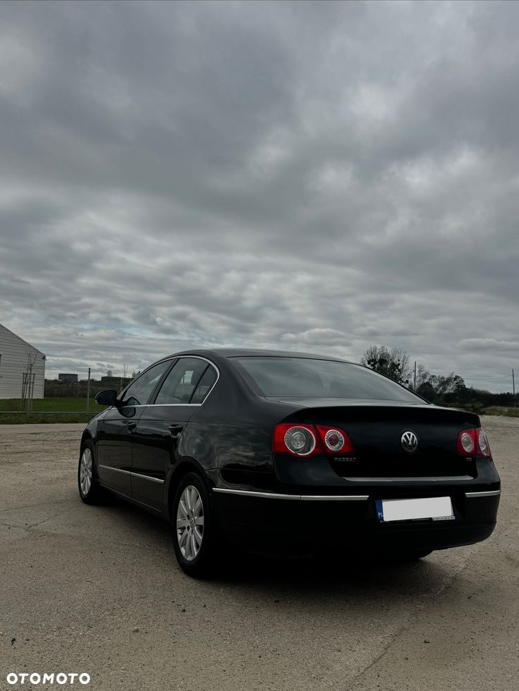 Volkswagen Passat - 4