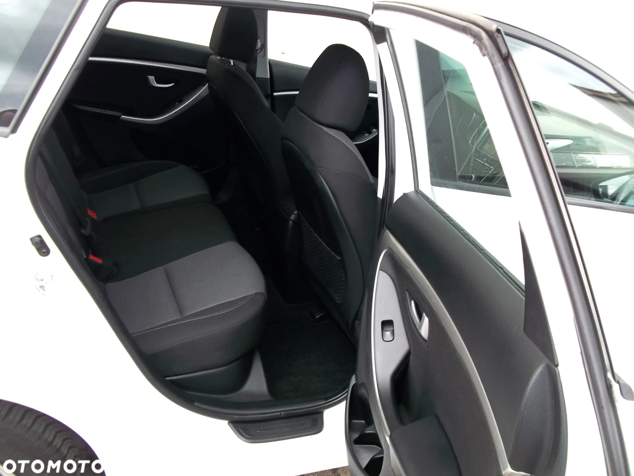 Hyundai i30 1.6 CRDi BlueDrive Premium - 8