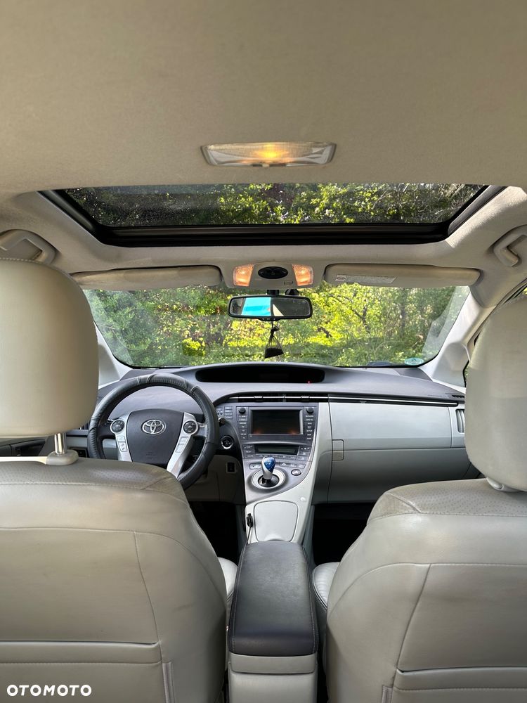 Toyota Prius 1.8 HSD Premium - 11