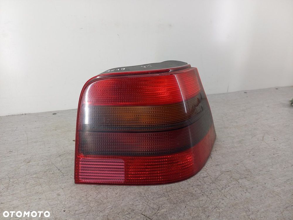 LAMPA TYLNA PRAWA VW GOLF IV 1J6945112S HATCHBACK 5 DRZWI - 6