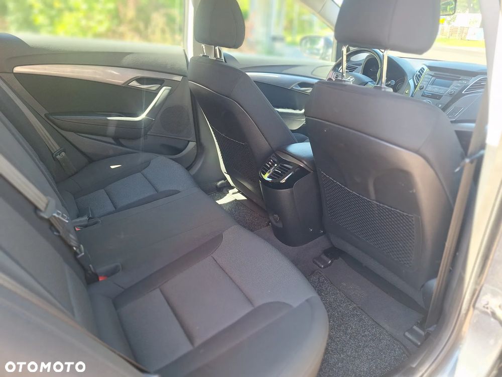 Hyundai i40 Kombi blue 1.6 Trend - 23