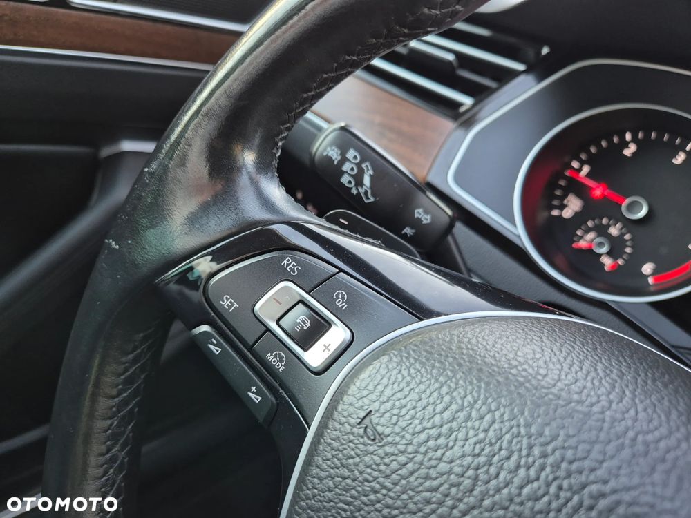 Volkswagen Passat 2.0 TDI Bi-Turbo BMT 4Mot Highline DSG - 15