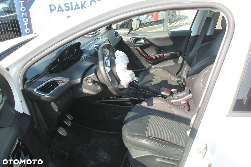 Peugeot 2008 - 9