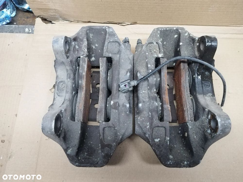 ZACISK HAMULCOWY PRZÓD PRZEDNI BREMBO VW TOUAREG 7L 3.0 TDI - 6