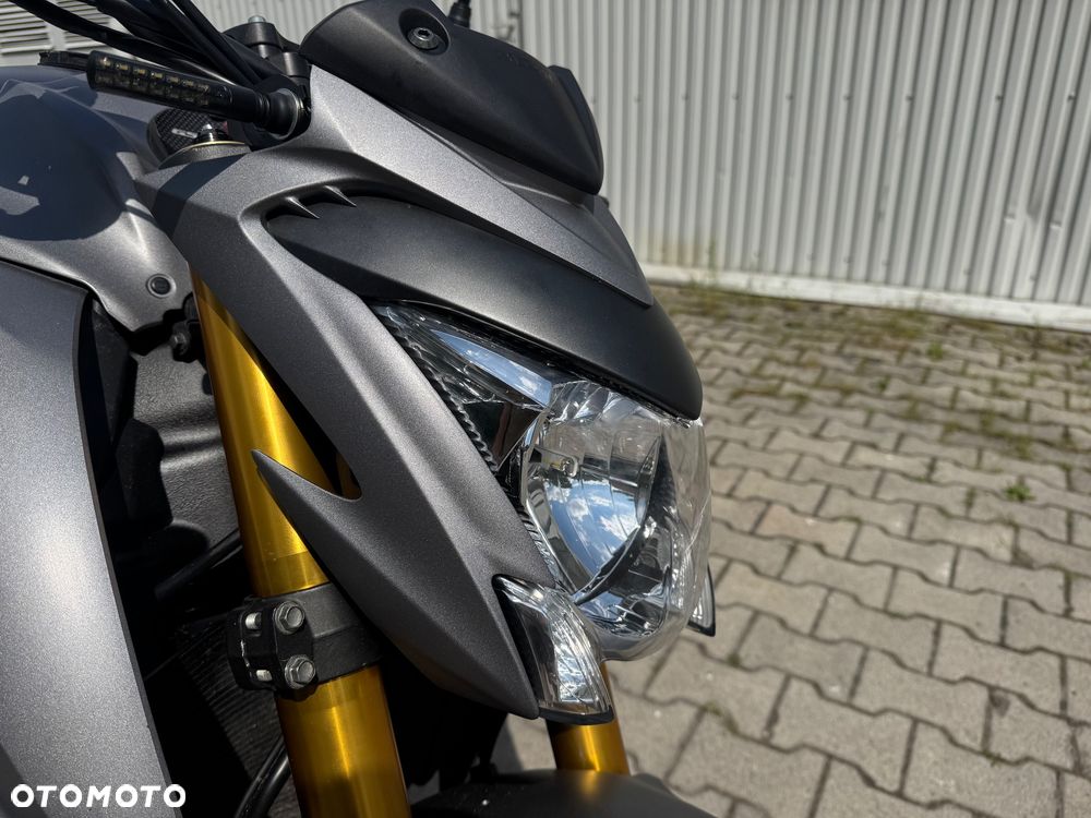 Suzuki GSX 1000 - 16
