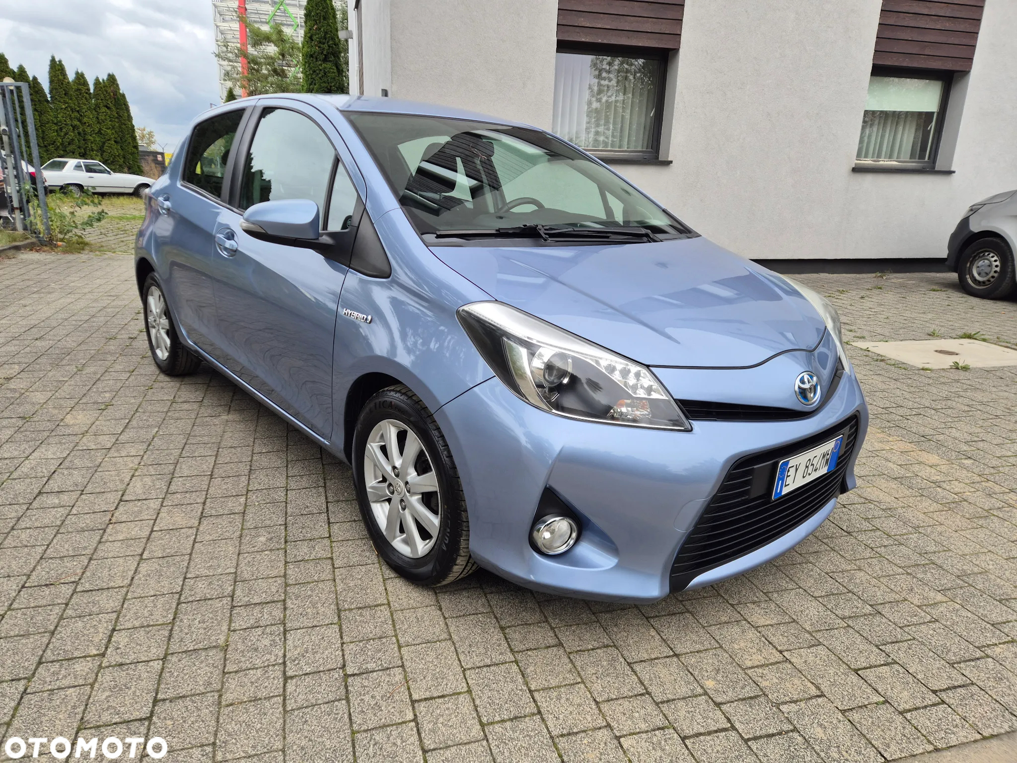 Toyota Yaris Hybrid 1.5 VVT-i - 4