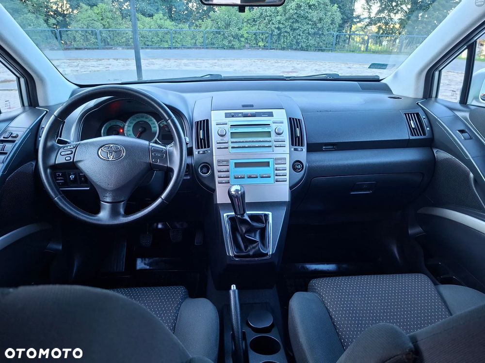 Toyota Corolla Verso 2.2 D-4D Gold - 14