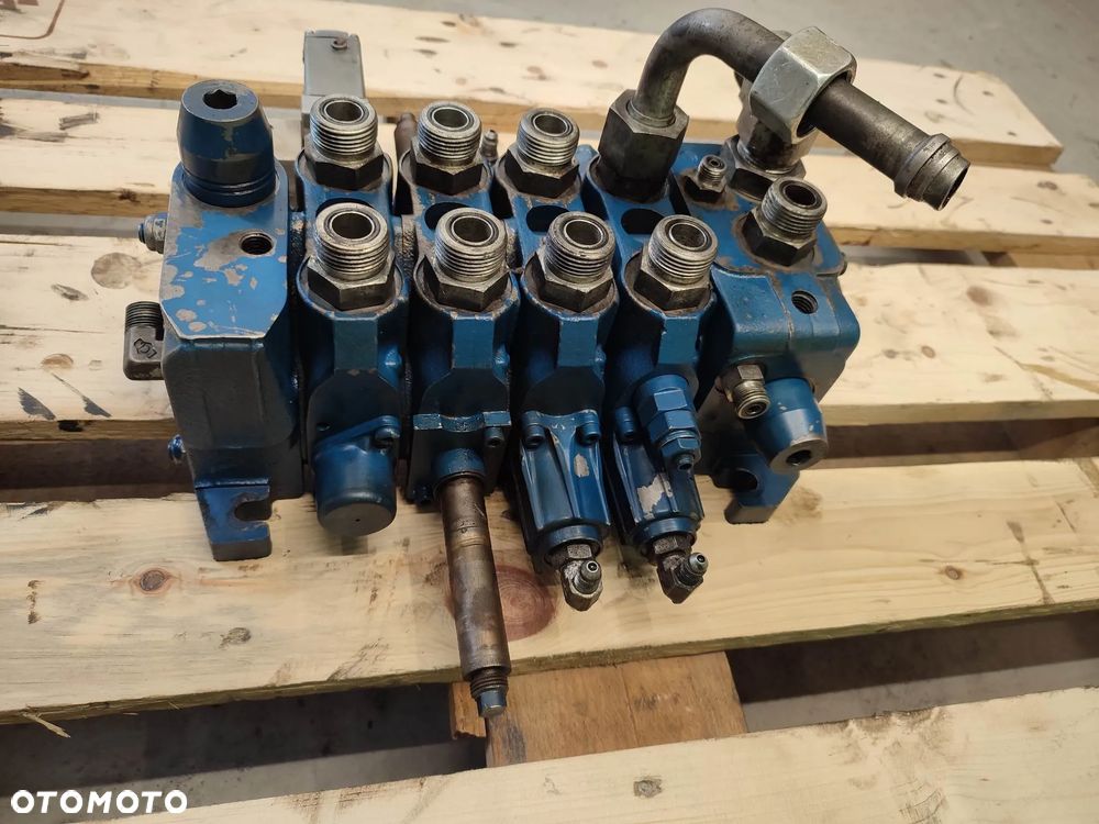 Rozdzielacz hydrauliczny New Holland LM 5090 (ASX01) - 5