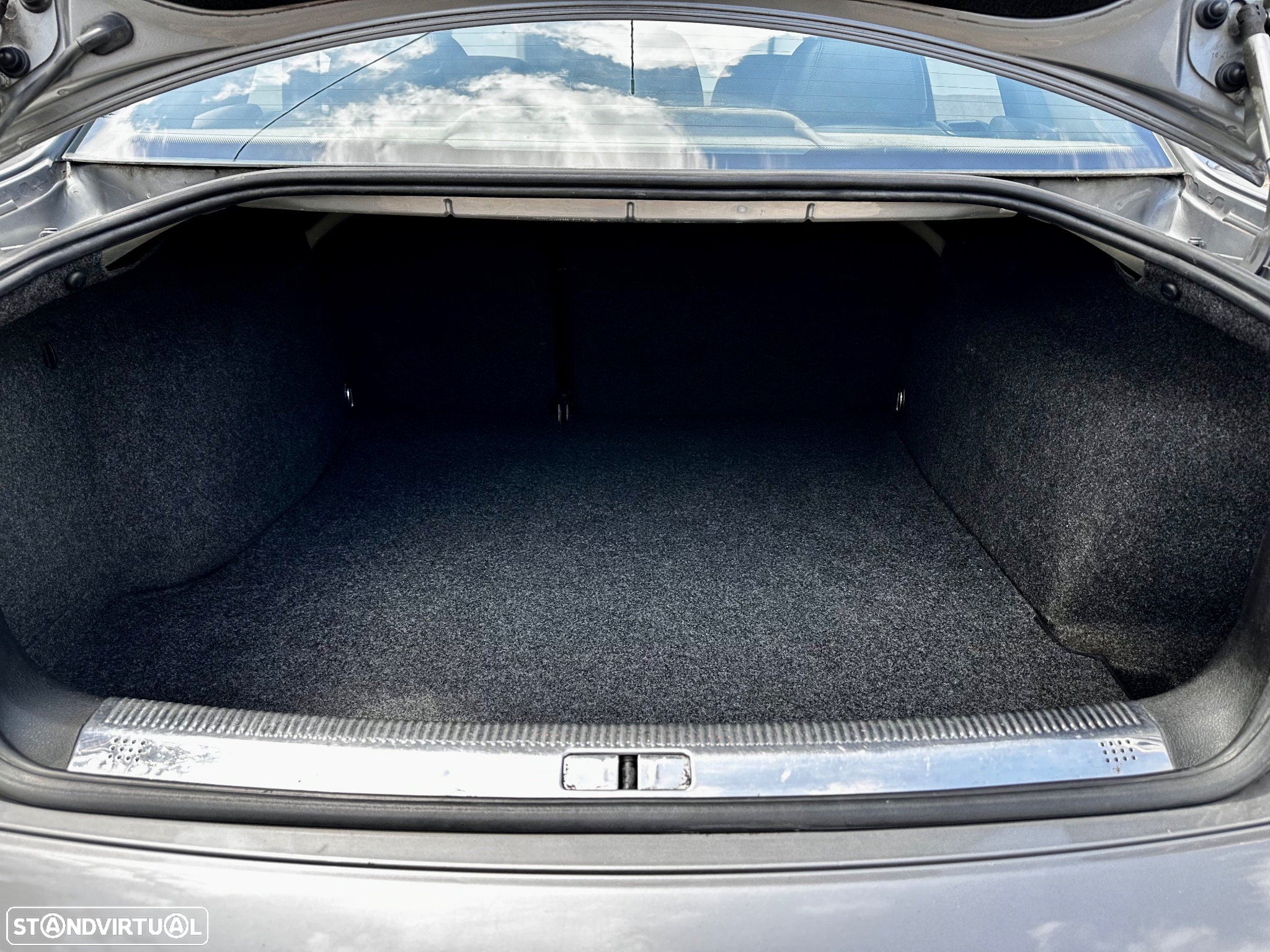 VW Passat 1.9 TDi Highline - 7