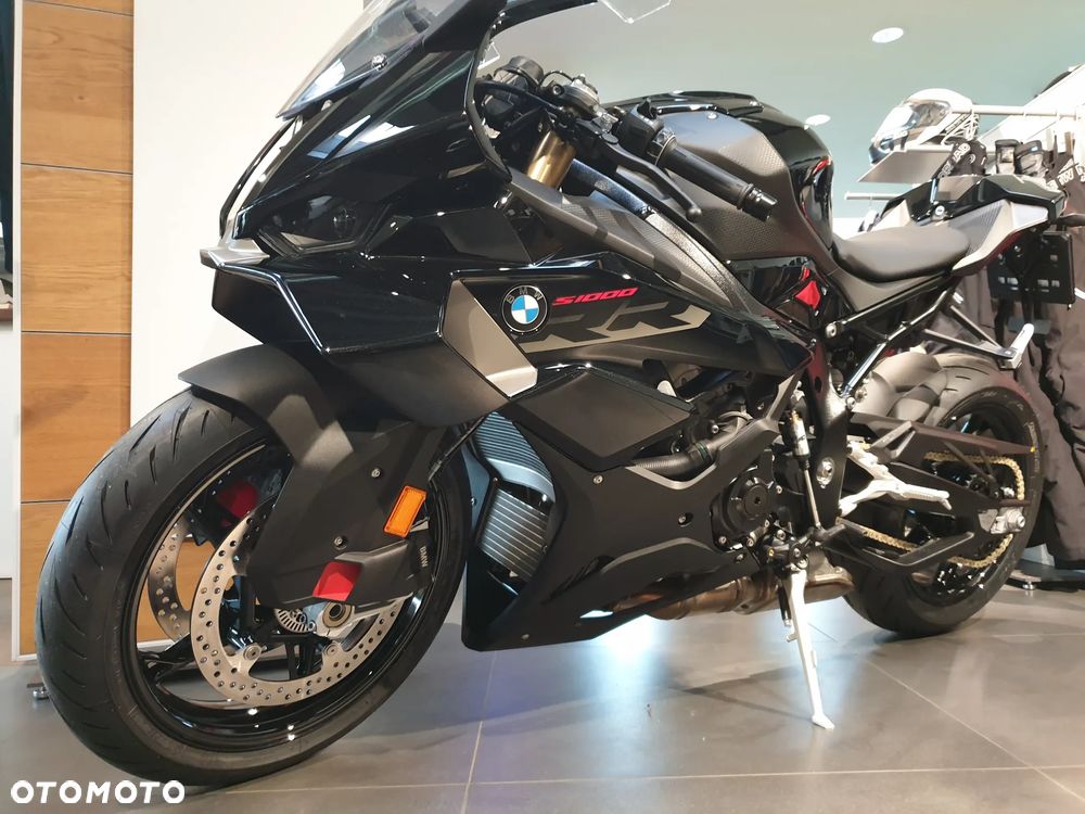 BMW S - 6