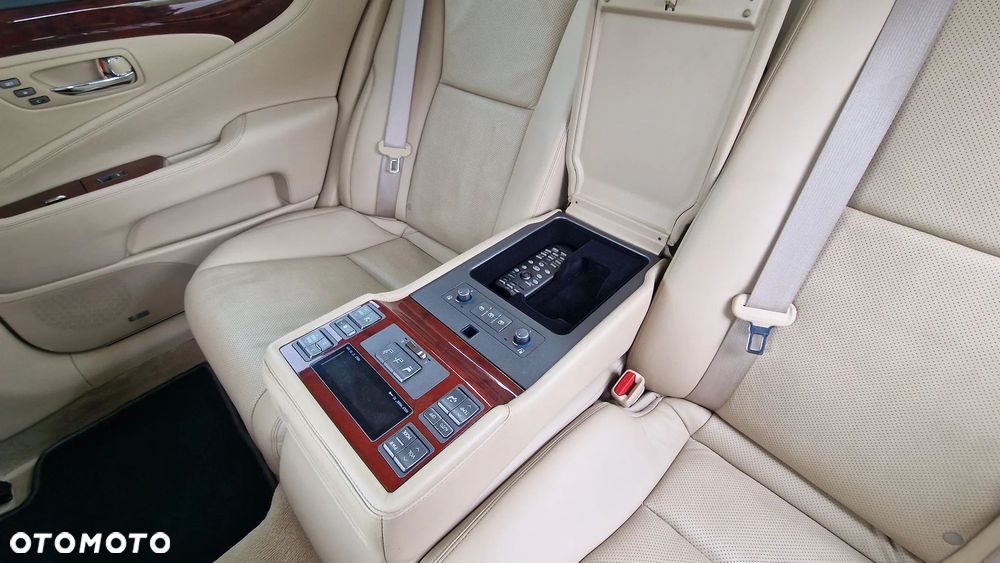 Lexus LS 460 Prestige - 13