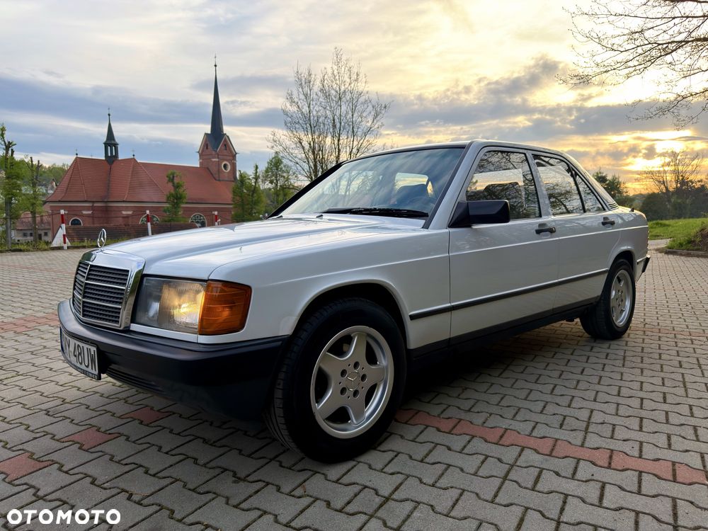 Mercedes-Benz W201 (190) - 1