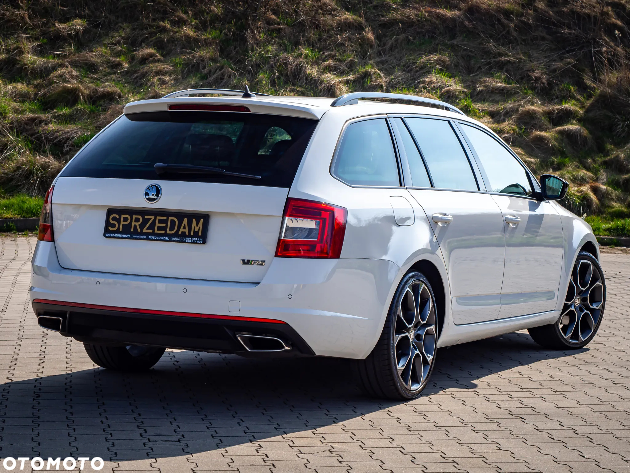 Skoda Octavia Combi 2.0 TDI DSG RS - 17