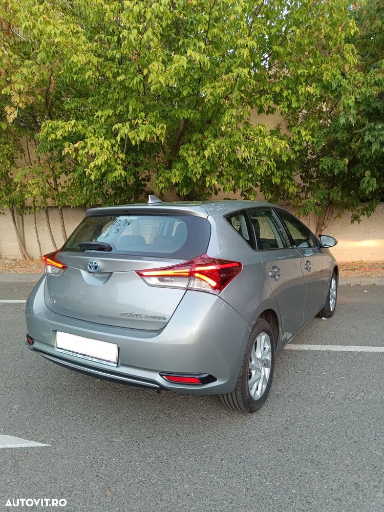 Toyota Auris 1.8 L VVT-i Hybrid Sol + - 4