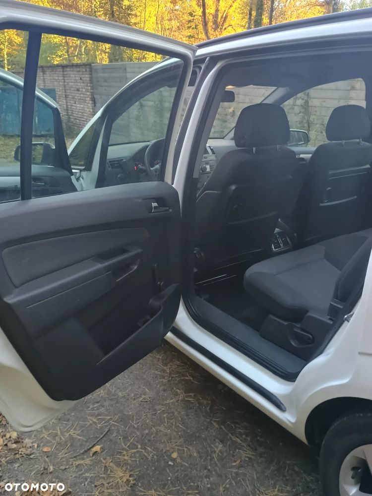 Opel Zafira 1.9 CDTI Enjoy - 25