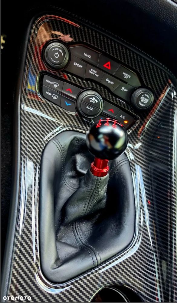 Dodge Challenger - 11