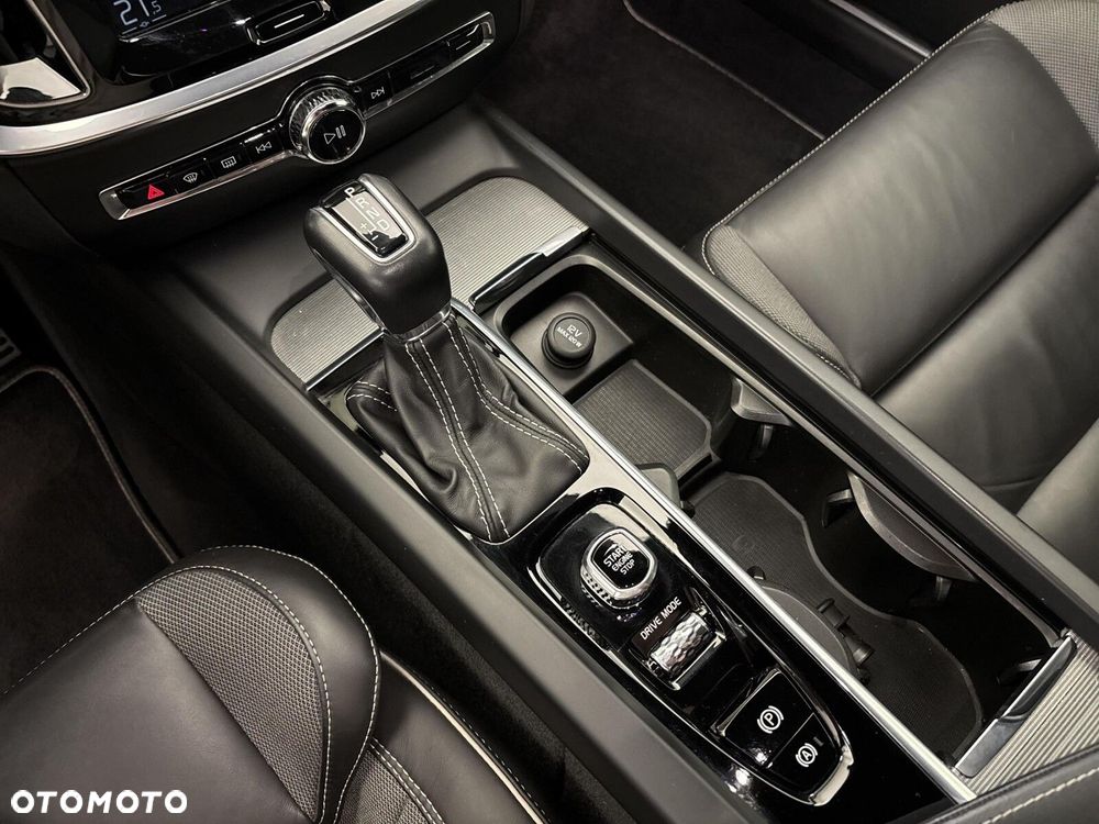 Volvo V60 D4 R-Design - 16