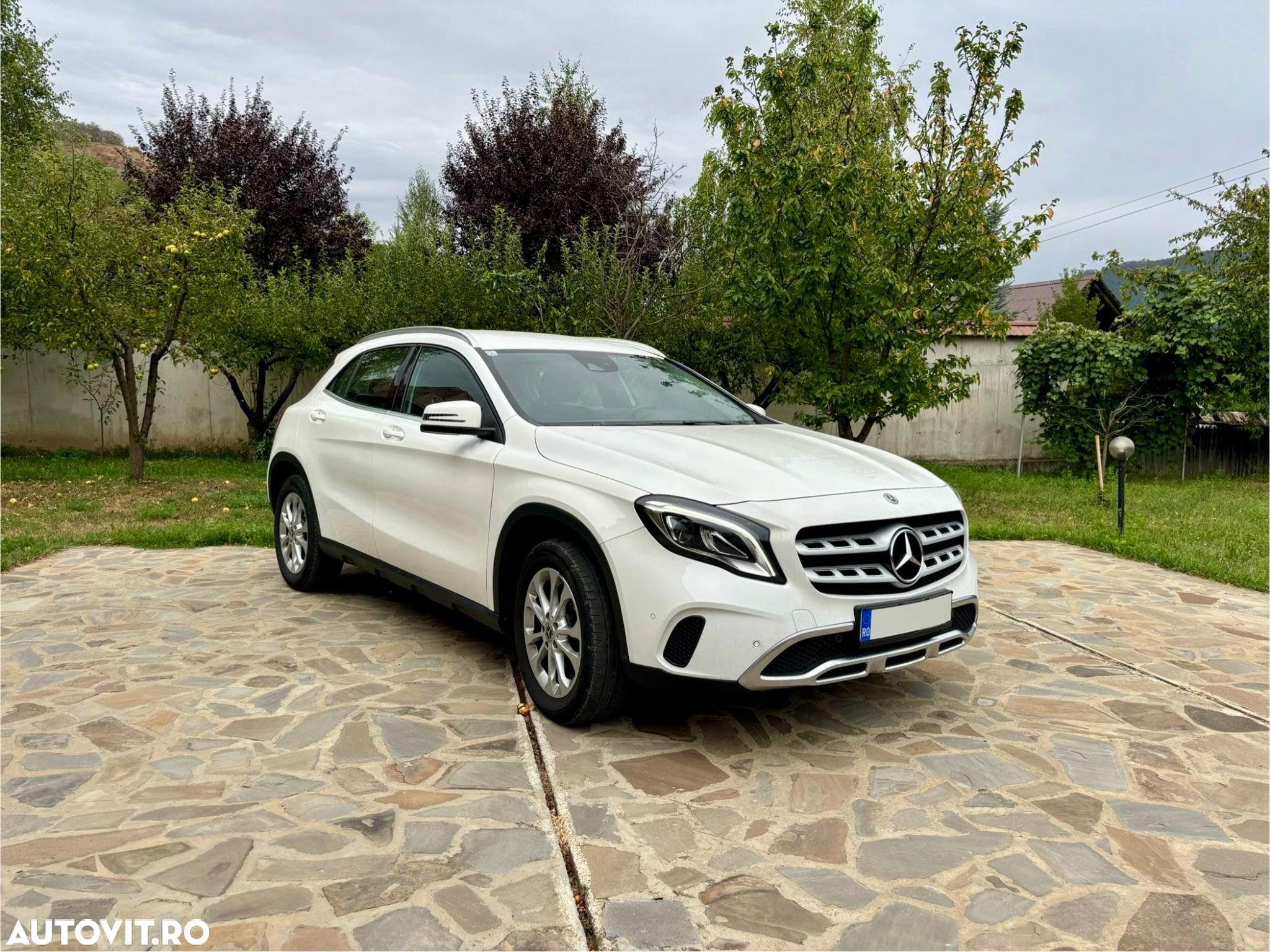 Mercedes-Benz GLA 180 7G-DCT - 2
