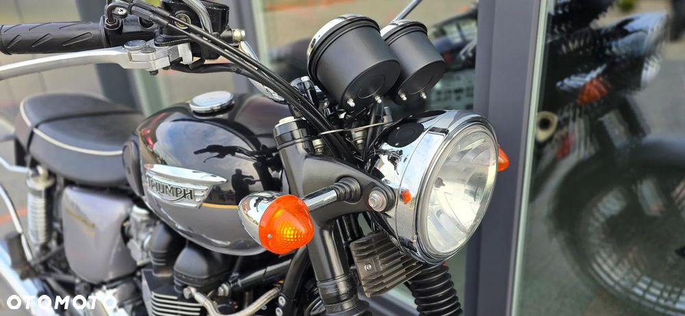 Triumph Bonneville - 8