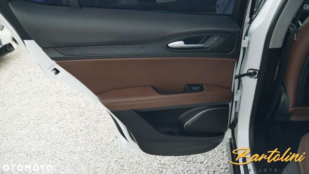 Alfa Romeo Stelvio - 15