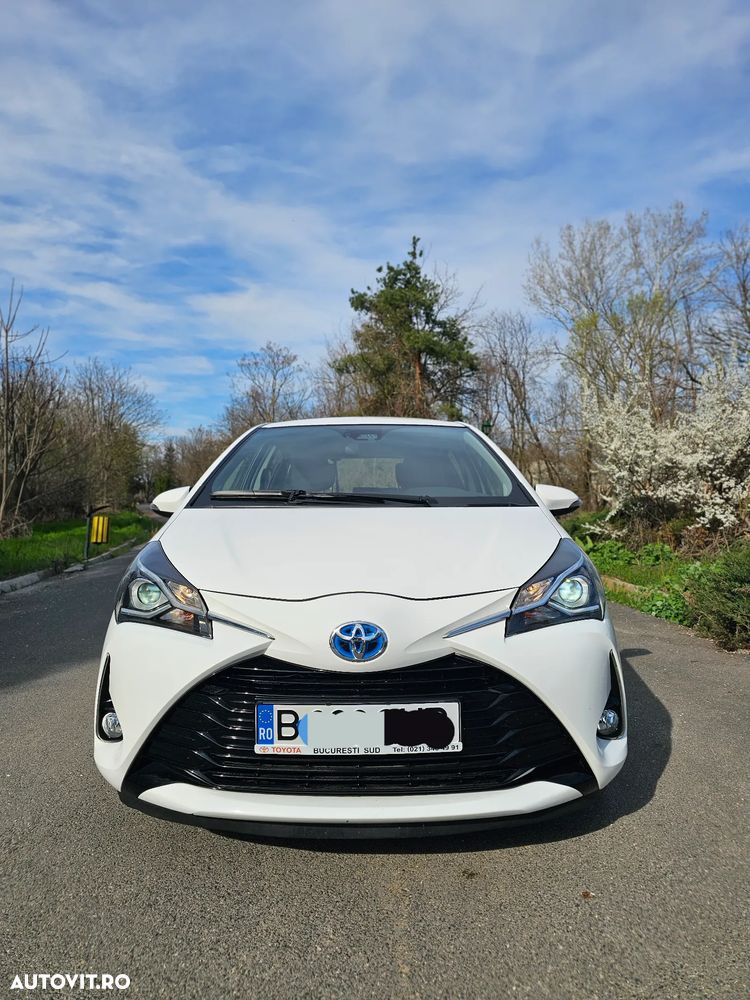 Toyota Yaris 1.5 VVT-i HSD Active - 1