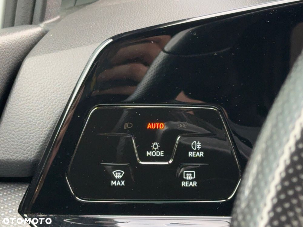 Volkswagen Golf - 22