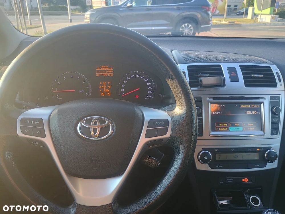 Toyota Avensis - 10