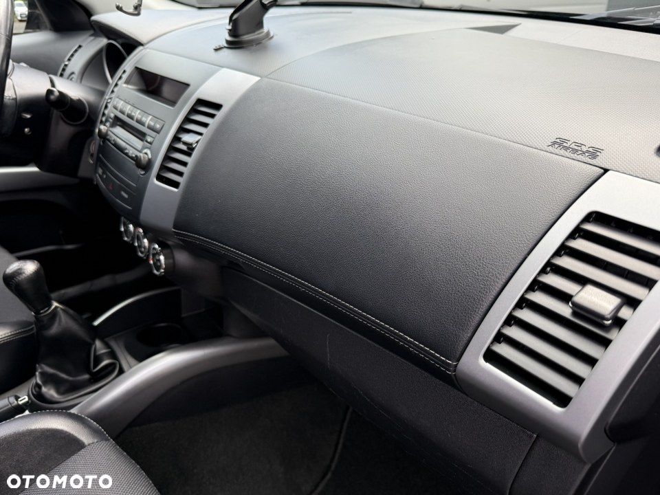 Mitsubishi Outlander 2.0 2WD XTRA - 29