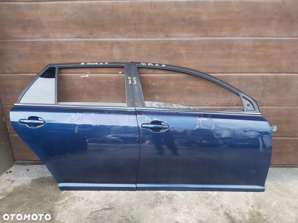 TOYOTA Avensis T25 03-08 r drzwi prawy przód praw przednie 8p4 - 4