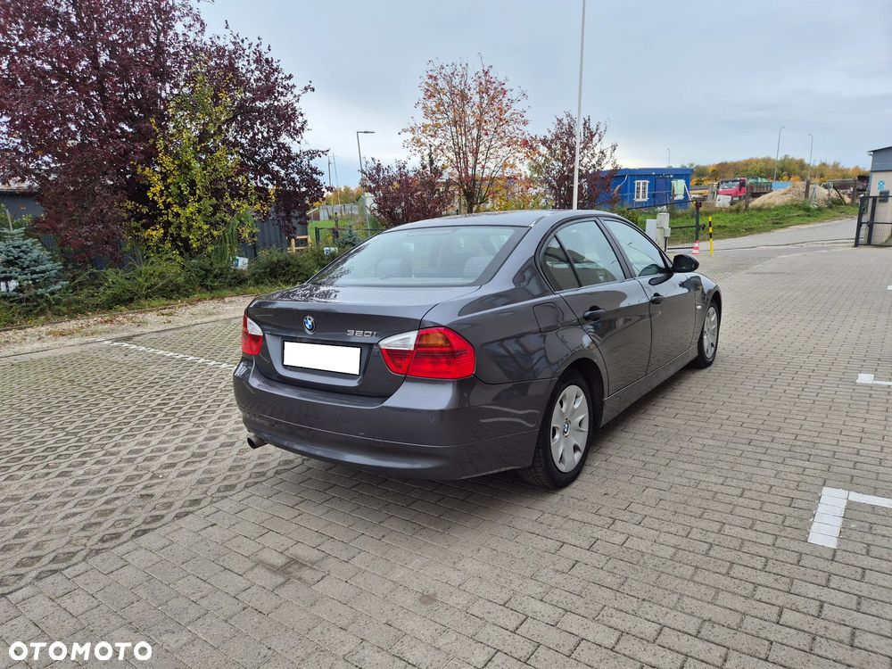BMW Seria 3 320i - 4