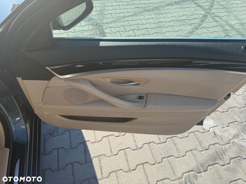 BMW Seria 5 525d xDrive Sport-Aut - 36
