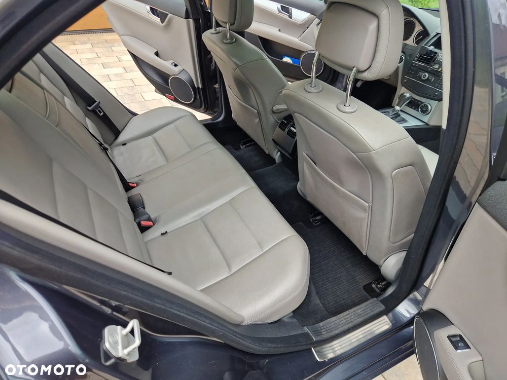 Mercedes-Benz Klasa C 320 CDI 7G-TRONIC Avantgarde DPF - 13