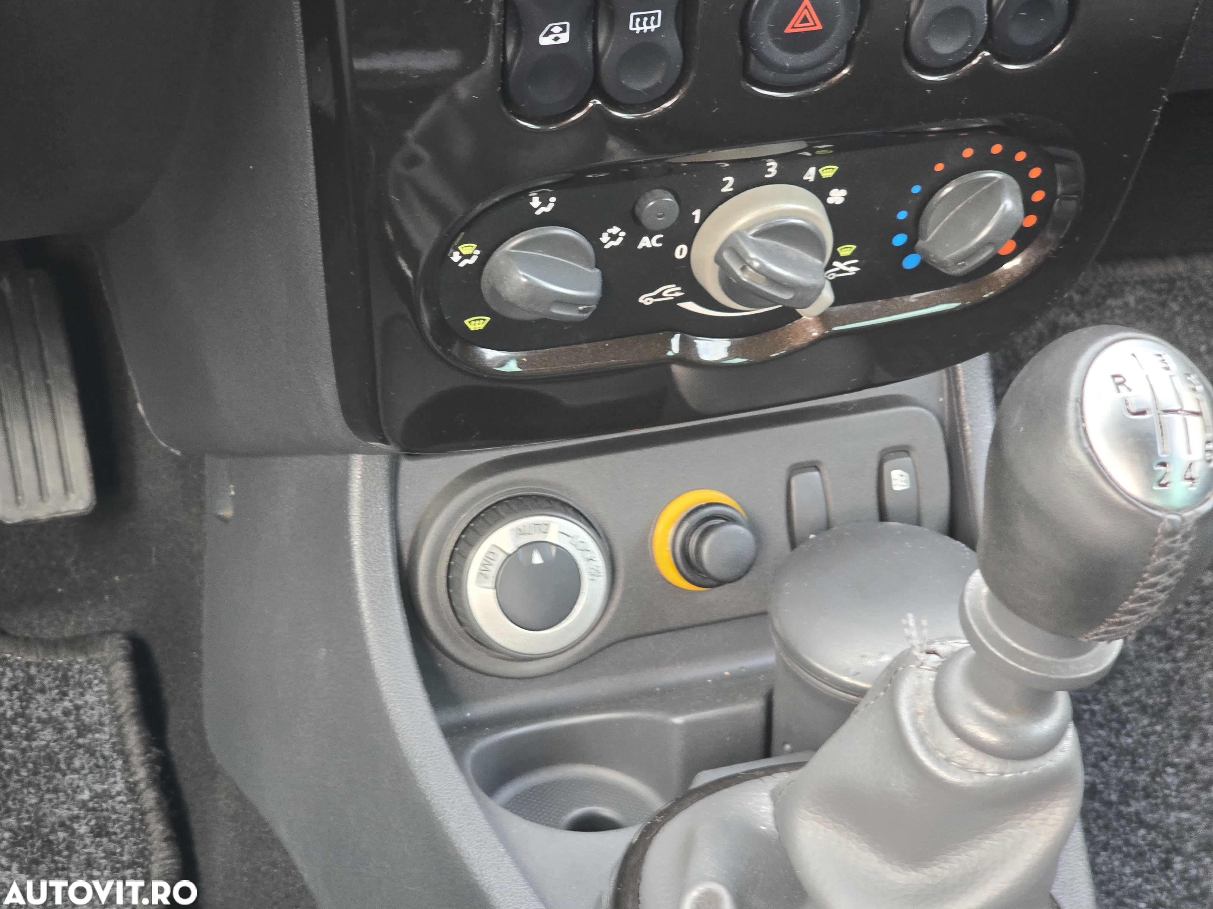 Dacia Duster 1.5 dCi 4x4 Ambiance - 9